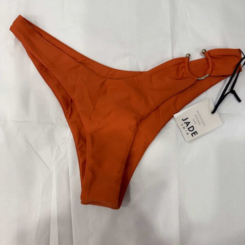 Jade Mari Bottom Melon